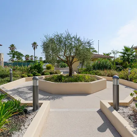 Pierre & Cap Hermes Aparthotel